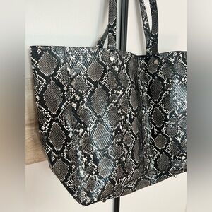 Zara faux leather hand bag | Zara black tote bag, Snake like Zara handbag